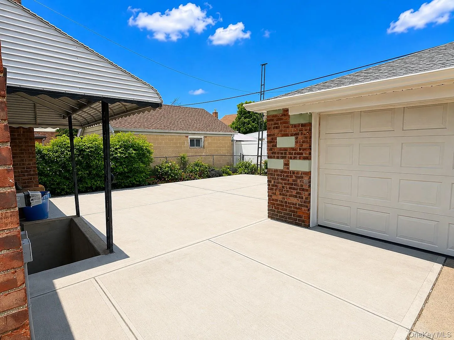 3 bed, 1.0 bath, 1100 sqft, $3,800 — Photo 2