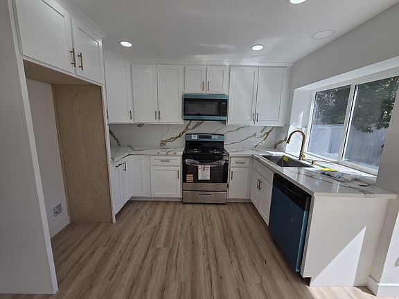 3rd image of 6959 Valatta Pl