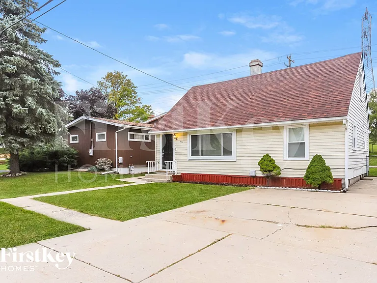 510 E Clarendon Dr — Photo 2