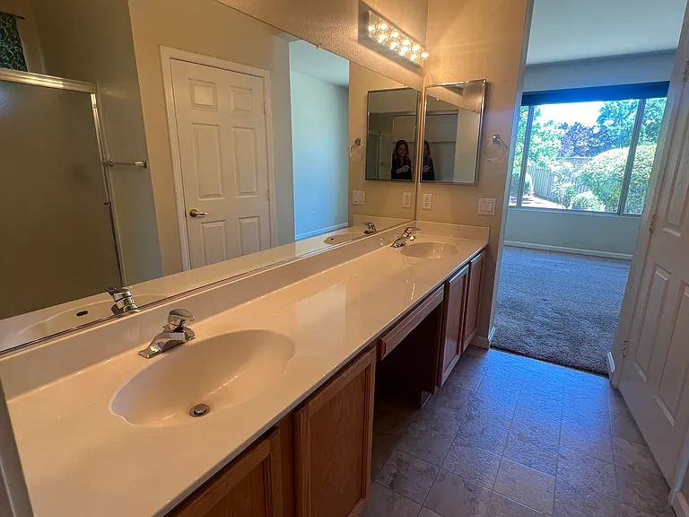 1205 Shadow Glen Ln — Photo 14