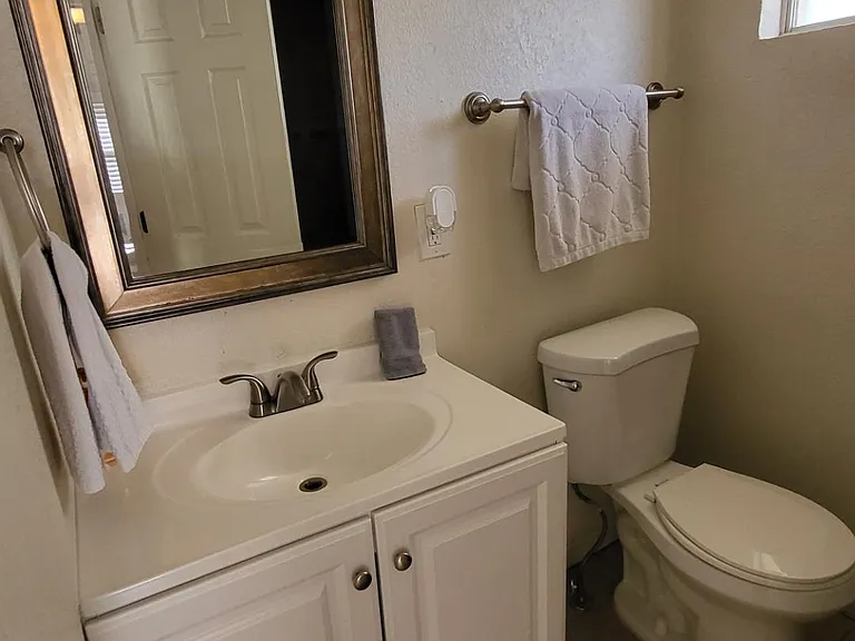 712 E Pierce St #1 — Photo 9