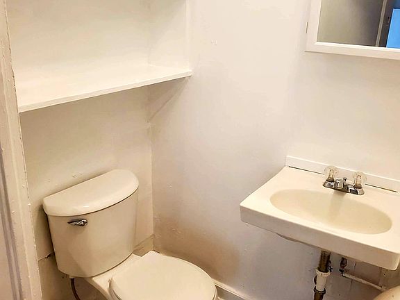 2nd image of 1325 N Main St #4