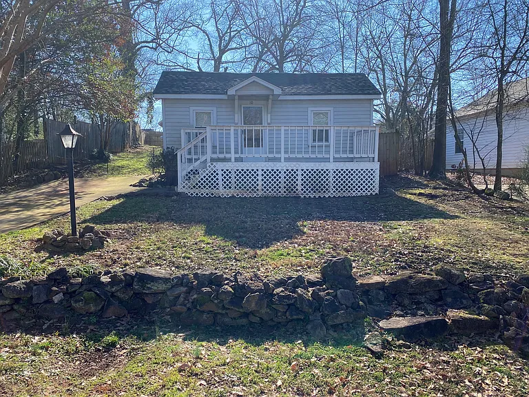 100 Dixie Ave — Photo 1