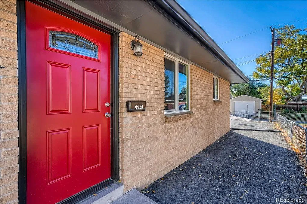 3283 N Kearney St — Photo 2