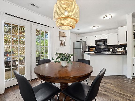 5th image of 4059 N Eastborough Ct