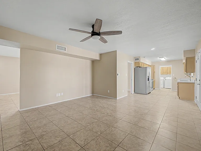 1324 W 12th St — Photo 12