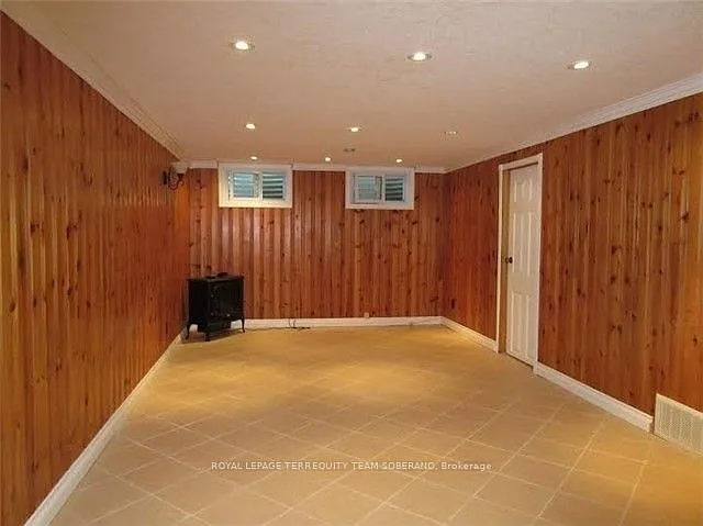 54 Roberts Cres — Photo 18