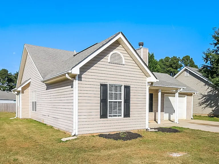 1299 N Hampton Dr — Photo 4