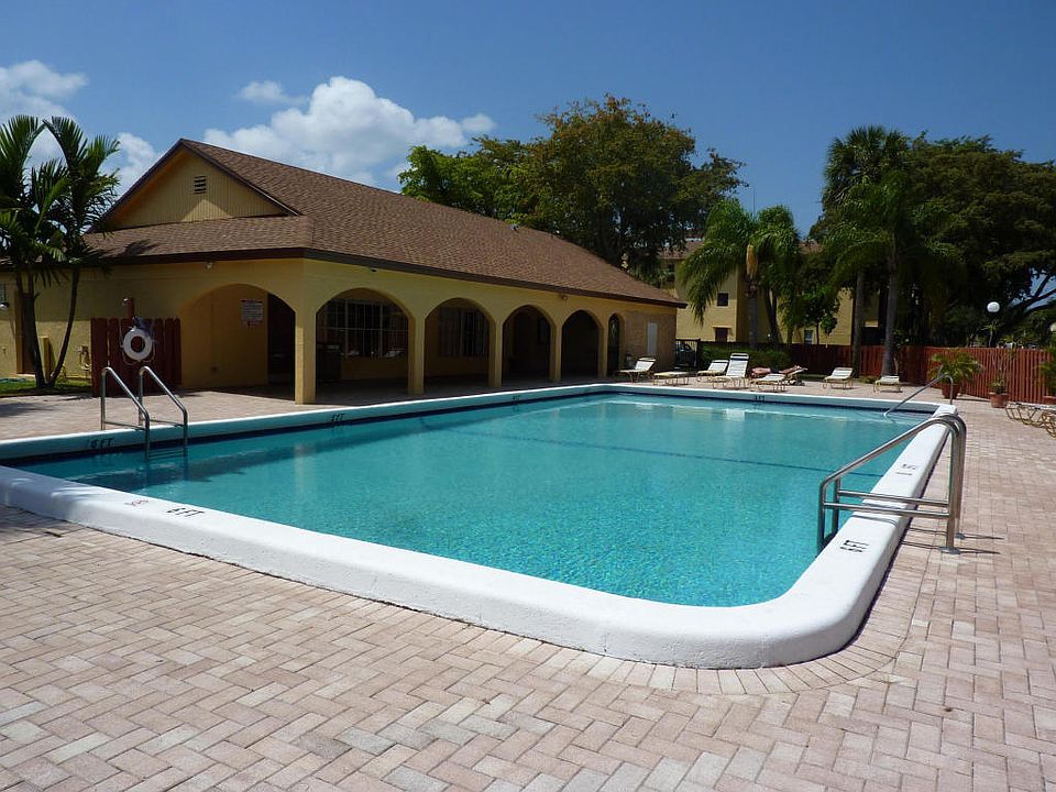 2nd image of 470 NW 20th St APT 104C