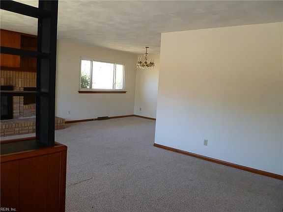 5th image of 102 Willow Dr