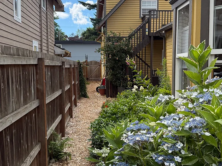 512 Avenue C #B — Photo 1
