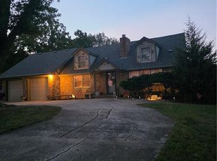 1220 NE Woods Chapel Rd, Lees Summit, MO 64064