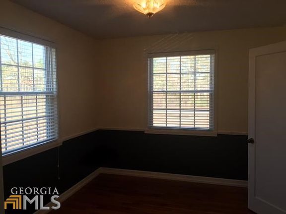 Separate formal dining room.