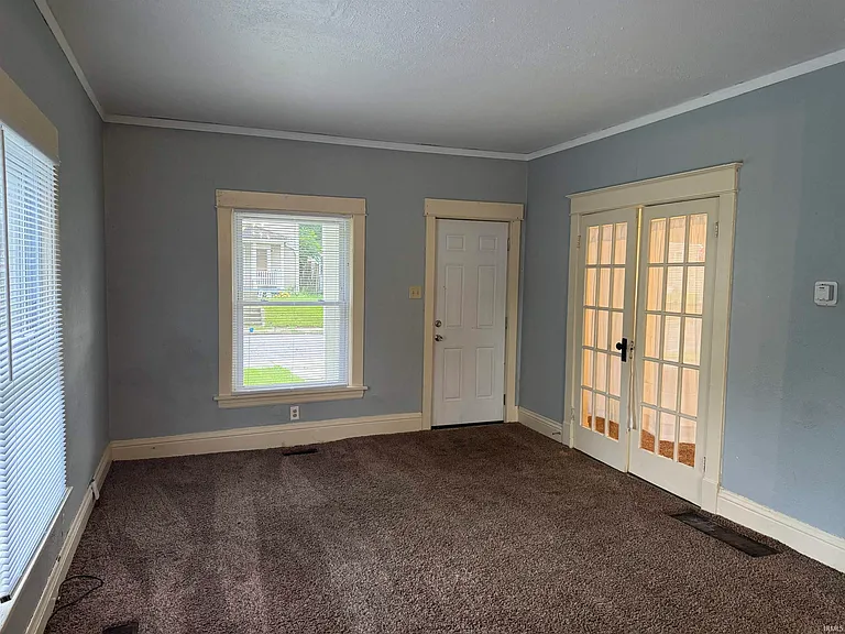 1149 E Indiana Ave — Photo 6