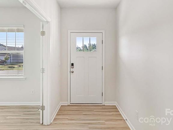 4th image of 229 Giant Oak Ave