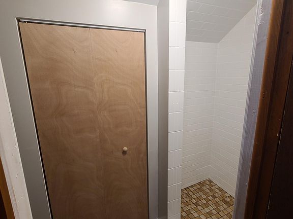 3rd image of 405 N Erie St #2