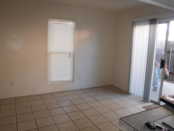 3rd image of 1018 N Sacramento Ave #A