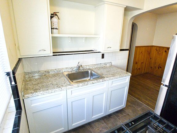2nd image of 4115 Oakwood Ave Floor 2-4
