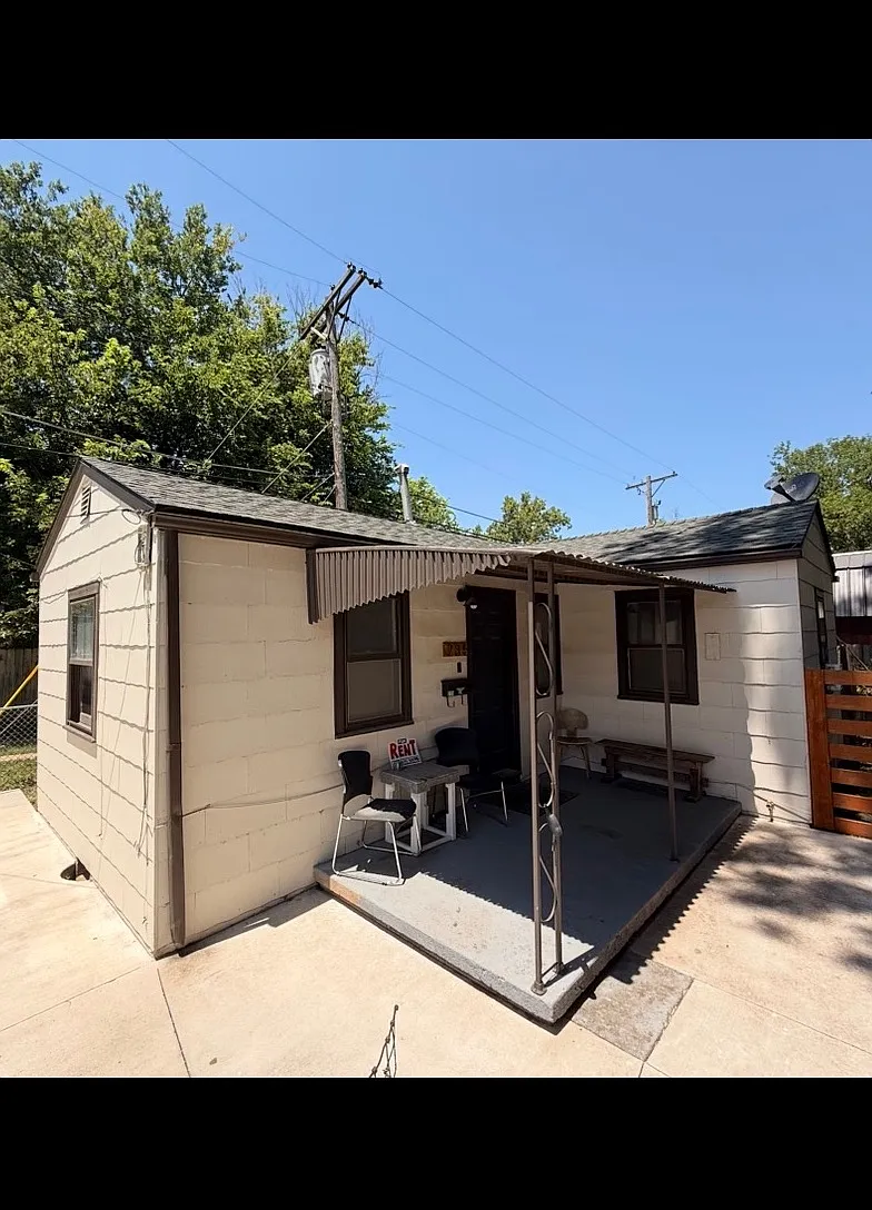 235 S Vine St — Photo 1