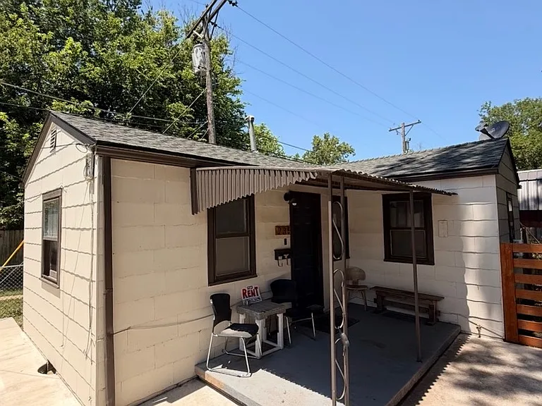 235 S Vine St — Photo 1