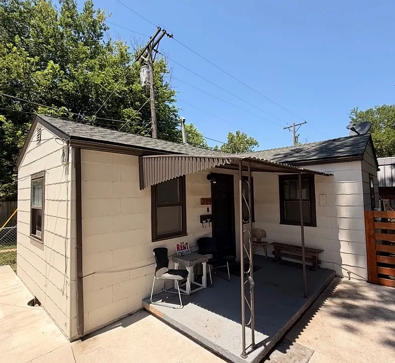 235 S Vine St