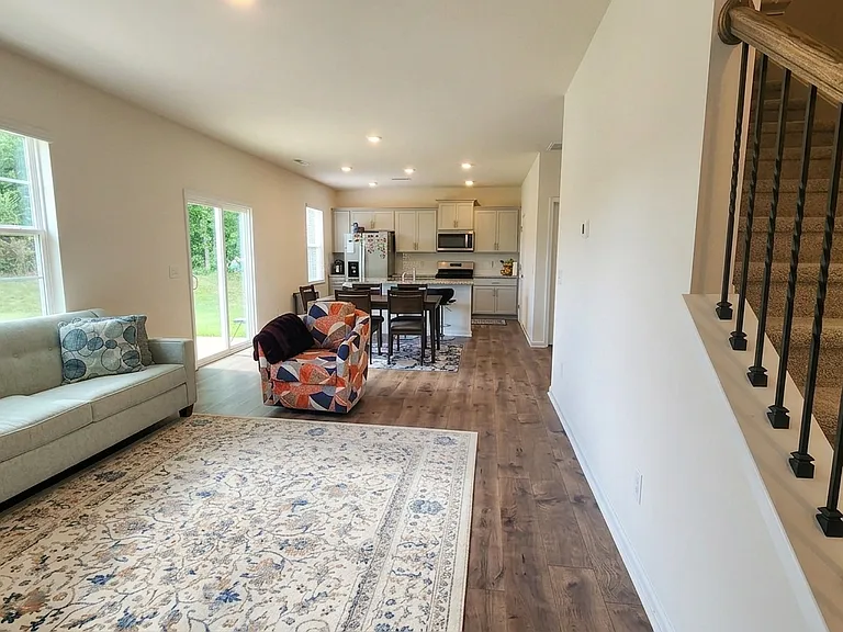 7451 Buckpasser Dr — Photo 7
