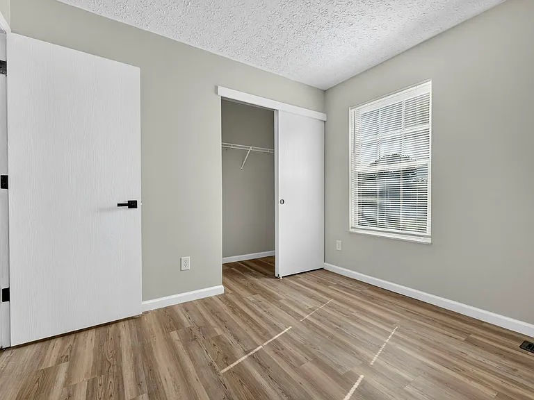8472 Kingsley Dr — Photo 18