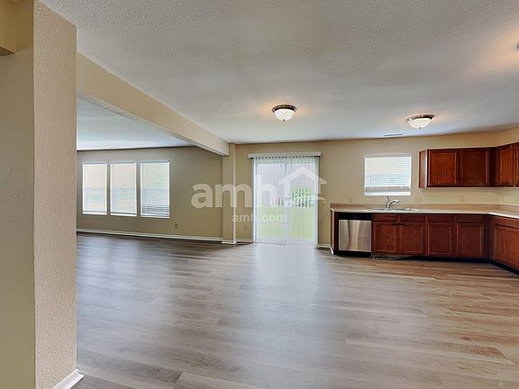 5th image of 6637 Branches Dr