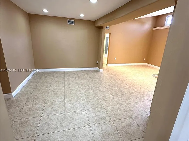 3101 SW 67th Ave — Photo 16