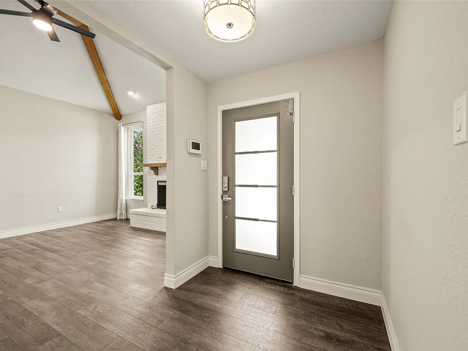 3 bed, 2.0 bath, 1553 sqft, $2,900 — Photo 4