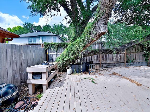 4th image of 10318 Piping Rock Ln