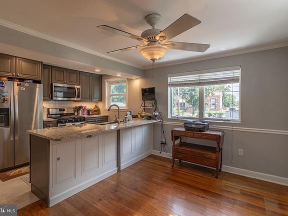 4th image of 526 Jansen Ave