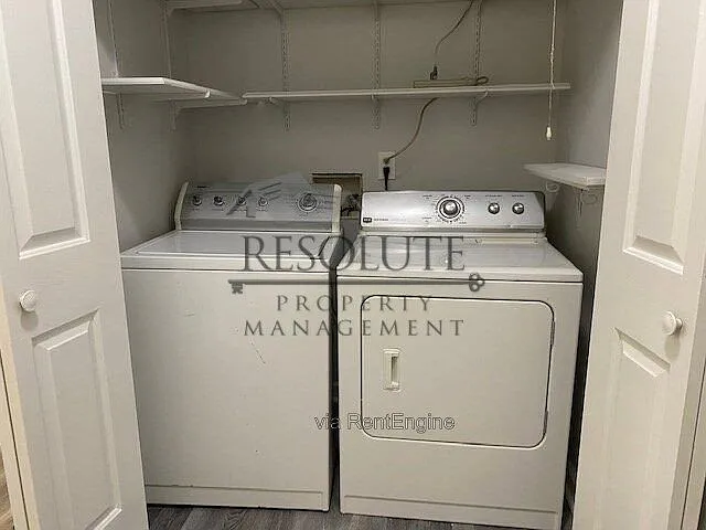 100 Woodbend Ct — Photo 12
