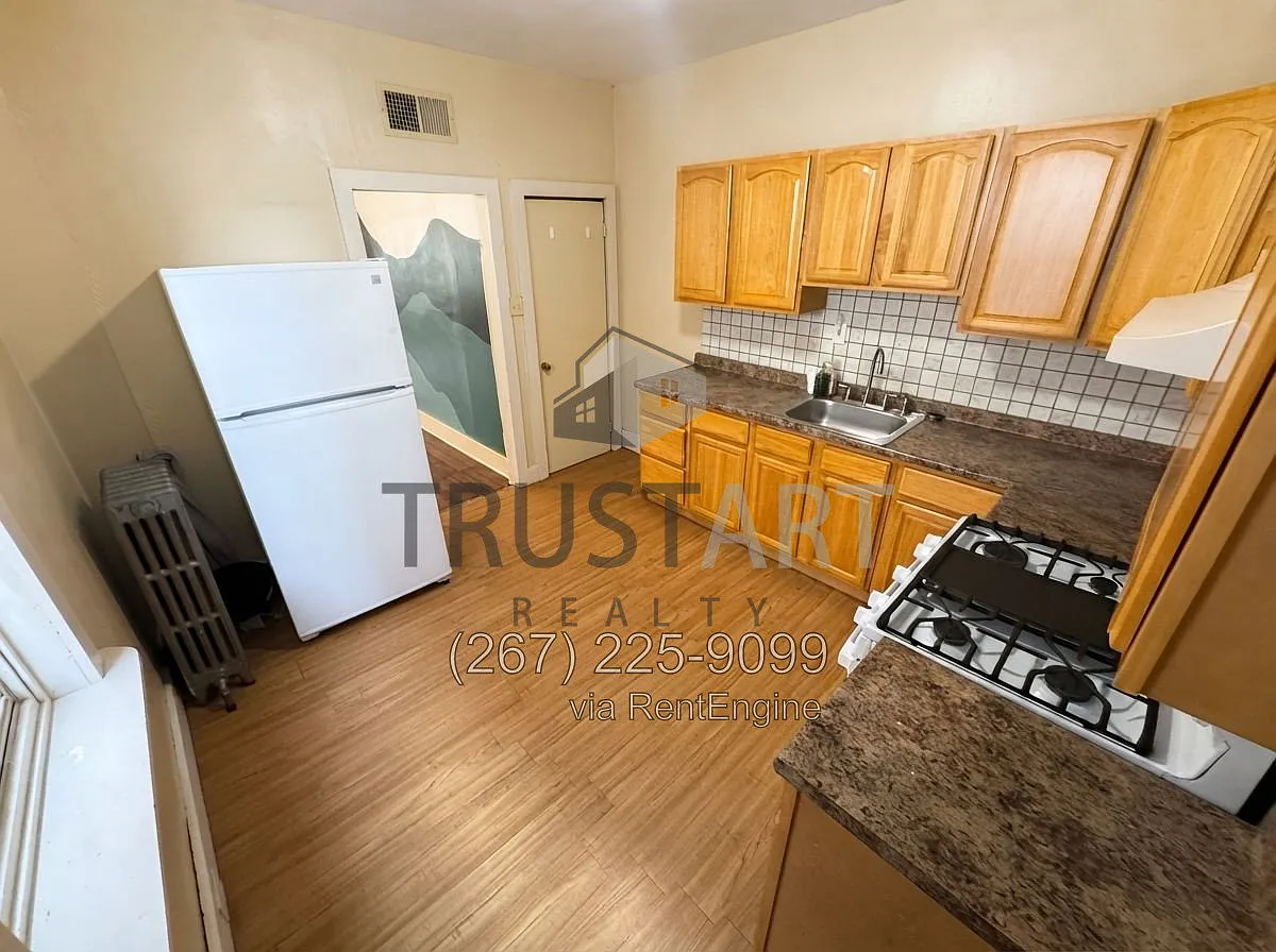 3 bed, 1.0 bath, 1200 sqft, $1,495 — Photo 1