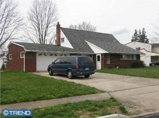 33 Hawk Rd, Levittown, PA 19056