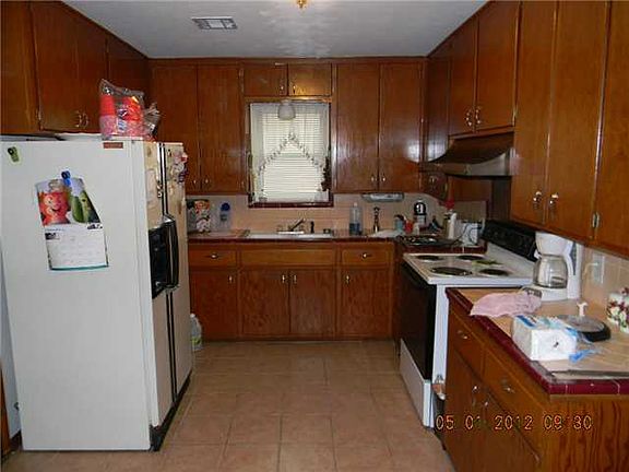 3rd image of 109 Burk Dr