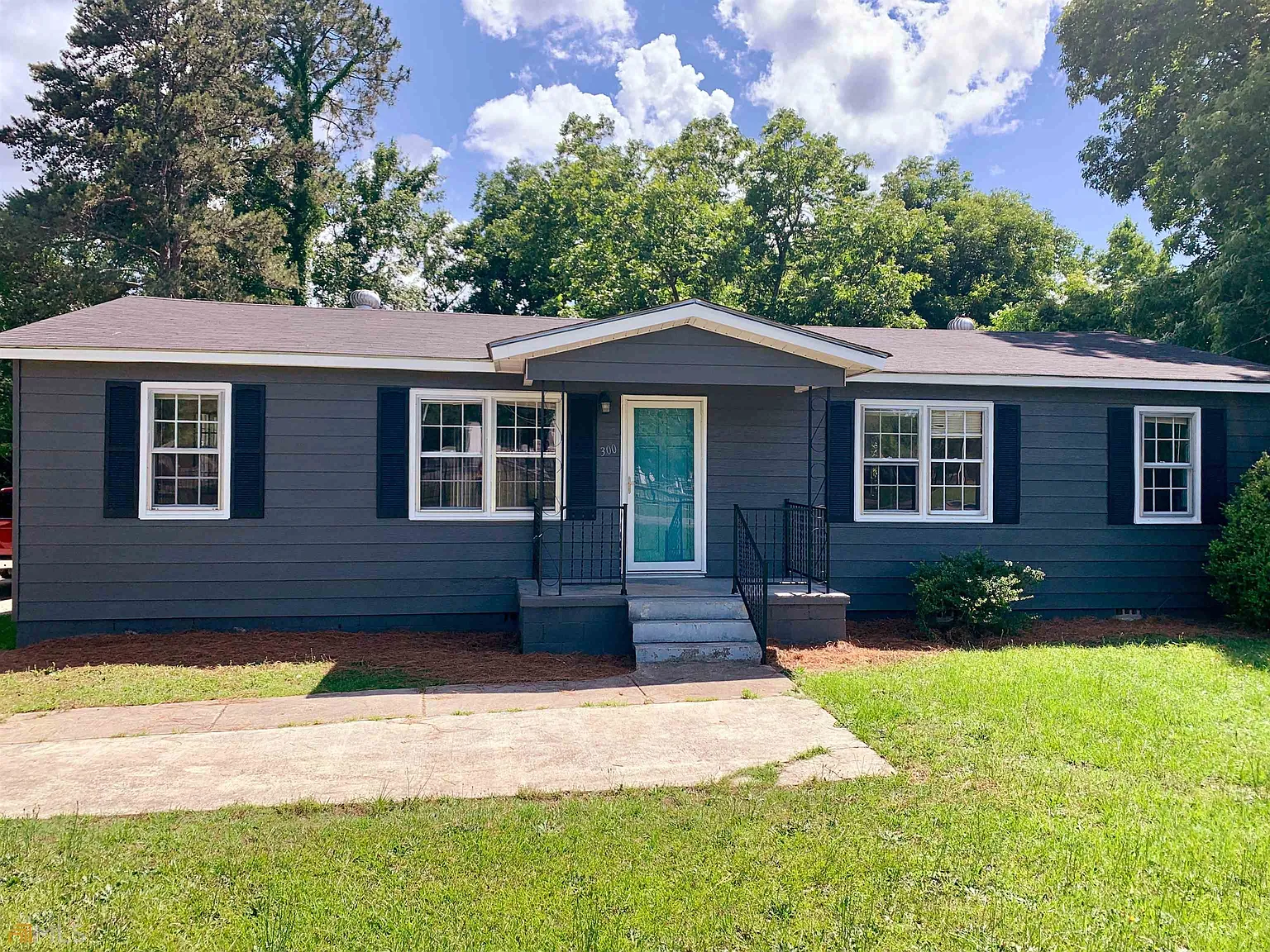 4 bed, 2.5 bath, 1479 sqft, $1,600 — Photo 1
