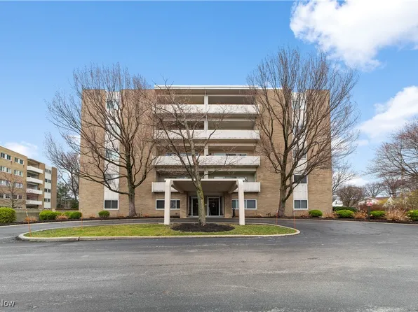 2159 Wooster Rd #27, Rocky River, OH 44116