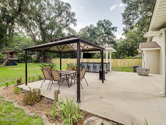 2nd image of 18 Buckmeadow Cir