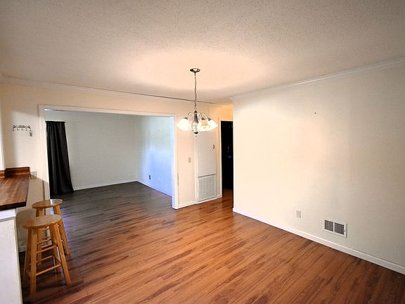 5th image of 24 Florida Dr