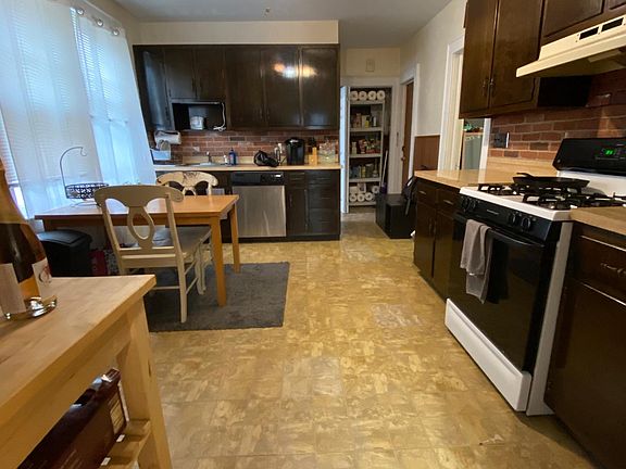 5th image of 132 Broughton Ave #2