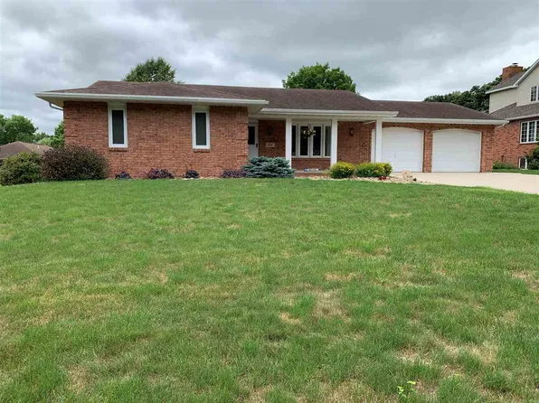 137 13th Ave SW, Dyersville, IA 52040