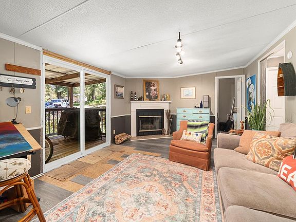 5th image of 318 Jenny Lynn Ln
