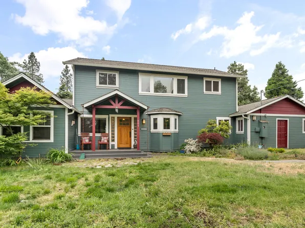 605 4th St, Phoenix, OR 97535