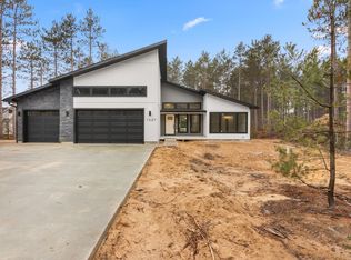 1527 Cascade Trl, Traverse City, MI 49685