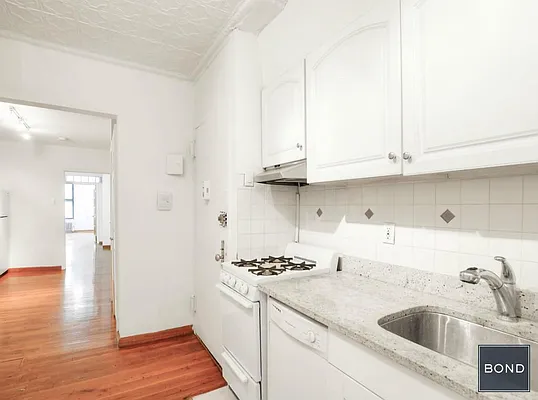 Rented by Bond New York | media 5