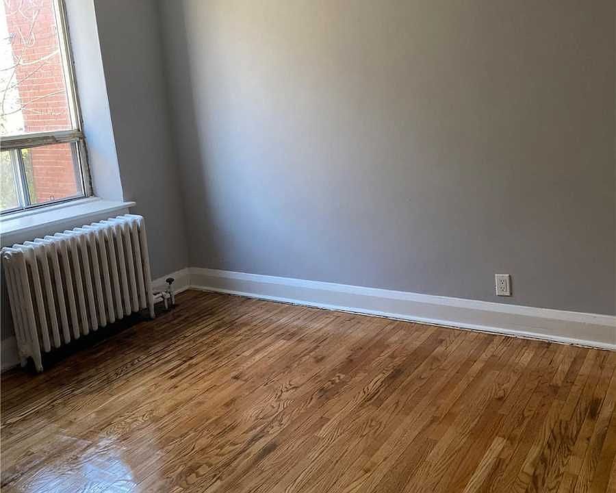 2nd image of 119 Eglinton Ave W #30
