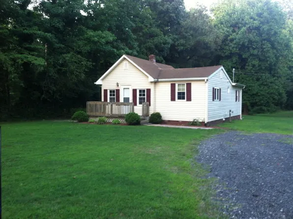 4133 Cedar Bush Rd, Hayes, VA 23072