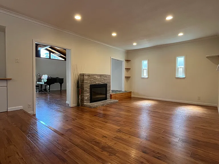 2090 Morrill Ave — Photo 3