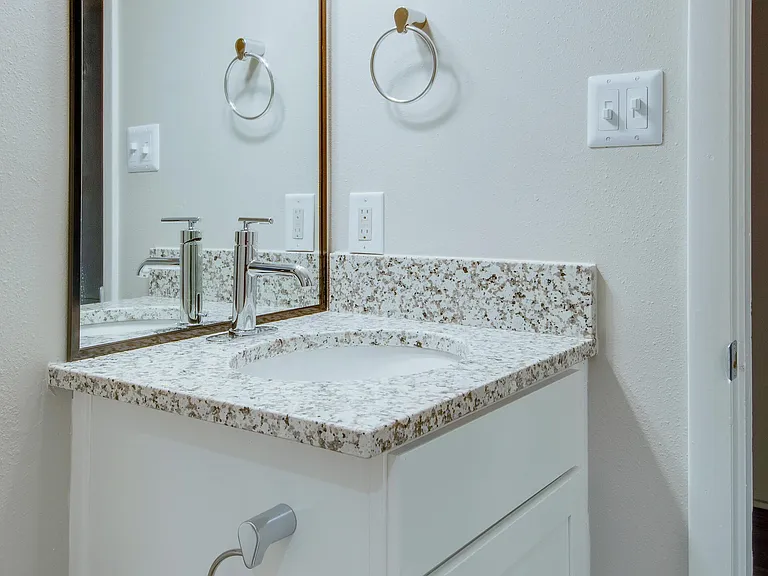 WASH AWAY IN MADISON, ALABAMA APARTMENT FOR RENT